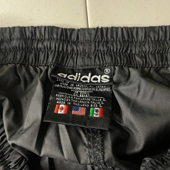 SOLD Adidas Originals VTG Windbreaker Pants Large - Picture 7 of 7